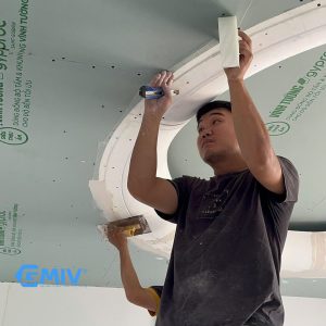 Thợ lắp đặt trần tròn GRG – Vô Cực GRG